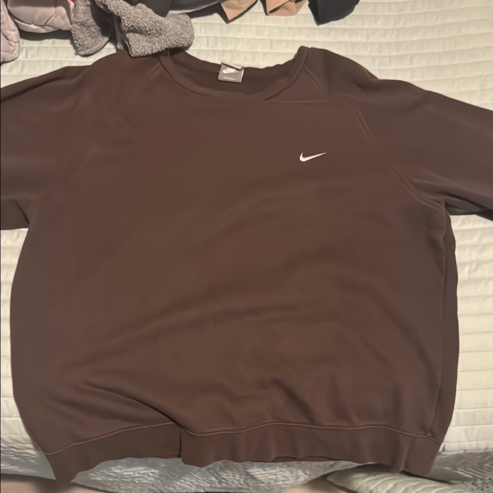 Nike Brown Crewneck Sweater with Classic Design